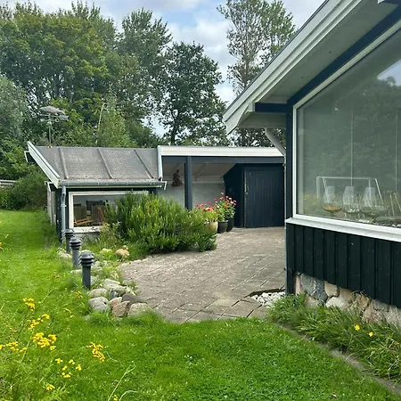 Prázdninový dům With Soul A Few Steps From The Water *